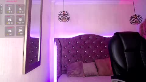 amara_davis1 online show from April 20, 4:15 am