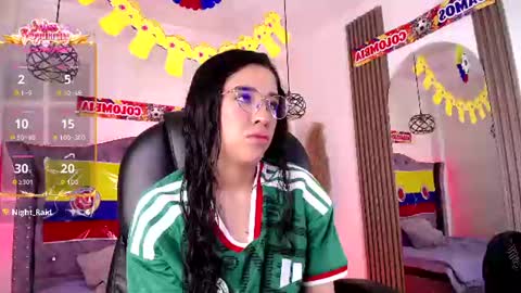Snapshot of amara_davis1 chatting on June 15, 4:58 am amara_davis1 online show from June 15, 4:58 am
