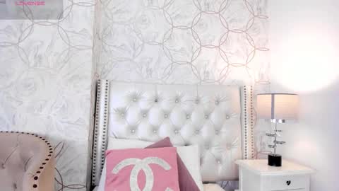 Snapshot of amara_rousse chatting on February 6, 11:35 am amara_rousse online show from February 6, 11:35 am