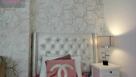 Snapshot of amara_rousse chatting on February 10, 11:25 am amara_rousse online show from February 10, 11:25 am