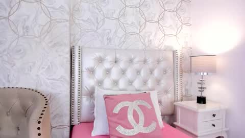 Snapshot of amara_rousse chatting on February 20, 11:43 am amara_rousse online show from February 20, 11:43 am