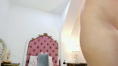 Snapshot of amara_rousse chatting on February 28, 11:39 pm amara_rousse online show from February 28, 11:39 pm