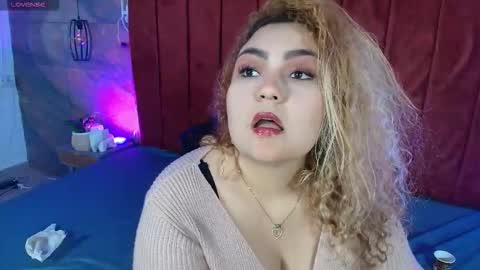 Snapshot of amara_silk_ chatting on February 17, 3:47 am amara_silk_ online show from February 17, 3:47 am
