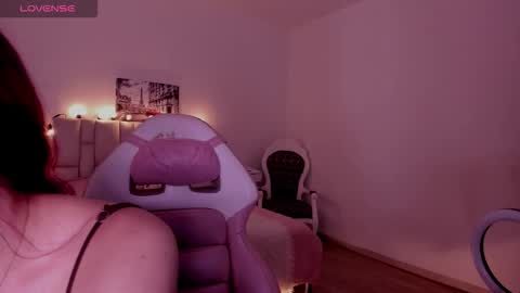 Snapshot of amaraa_couper1 chatting on January 11, 4:17 am amaraa_couper1 online show from January 11, 4:17 am