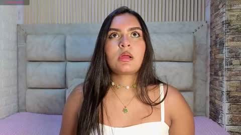 Snapshot of amarahanks_ chatting on December 16, 7:30 pm amarahanks_ online show from December 16, 7:30 pm