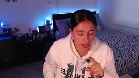 Snapshot of amarat_jolie chatting on February 11, 8:10 pm Mila online show from February 11, 8:10 pm