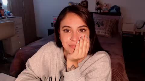 Snapshot of amarat_jolie chatting on February 26, 3:27 am Mila online show from February 26, 3:27 am