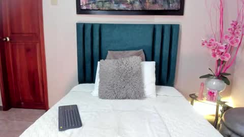 Amara Yasbel online show from October 18, 5:57 pm