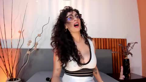 Amara Yasbel online show from December 17, 6:03 pm