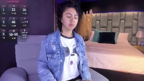 Snapshot of amarettho chatting on March 9, 11:25 am Emily online show from March 9, 11:25 am