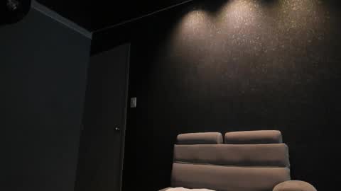 Emily online show from November 19, 11:32 am