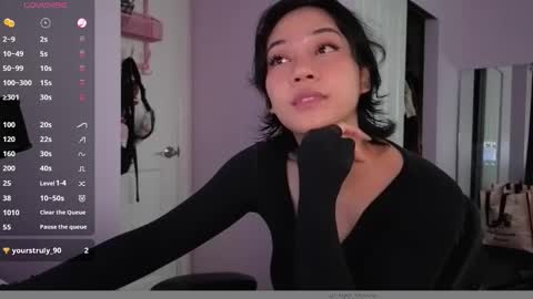 leash online show from March 25, 9:10 pm