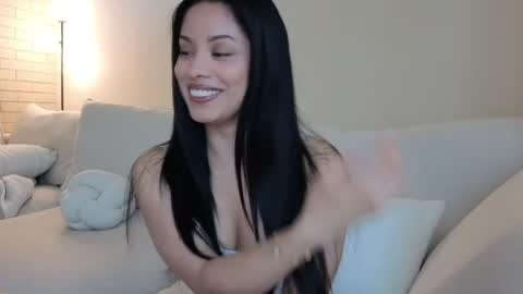 Snapshot of amaya_floress chatting on April 24, 12:51 pm amaya_floress online show from April 24, 12:51 pm