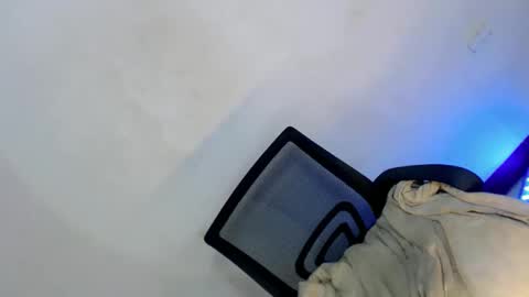 Snapshot of amayahugecock69 chatting on March 11, 1:37 am Annika 25yrs old online show from March 11, 1:37 am
