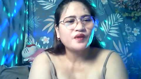 Snapshot of amazing_angel22 chatting on April 28, 9:47 am amazing angel online show from April 28, 9:47 am