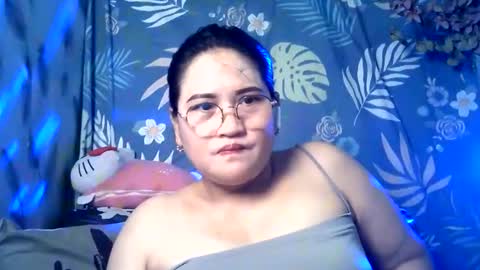 Snapshot of amazing_angel22 chatting on May 10, 12:49 am amazing angel online show from May 10, 12:49 am