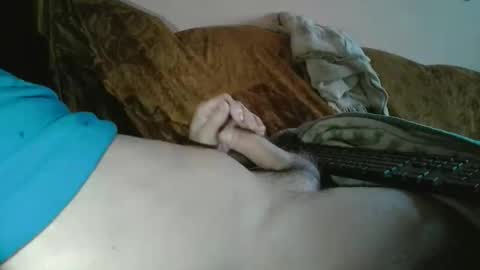 Snapshot of amazingcuteboy845 chatting on October 18, 1:30 am amazingcuteboy845 online show from October 18, 1:30 am