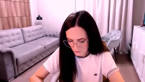 Snapshot of amazingeyes89 chatting on November 24, 10:48 am Izza online show from November 24, 10:48 am