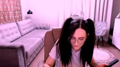 Snapshot of amazingeyes89 chatting on December 15, 2:10 pm Izza online show from December 15, 2:10 pm