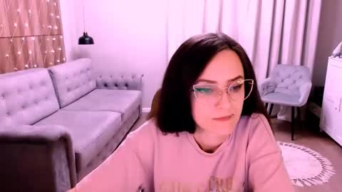 Snapshot of amazingeyes89 chatting on December 17, 11:49 am Izza online show from December 17, 11:49 am