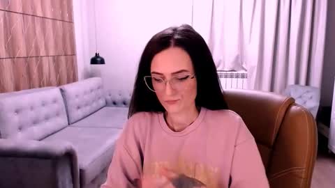 Snapshot of amazingeyes89 chatting on December 22, 1:30 pm Izza online show from December 22, 1:30 pm