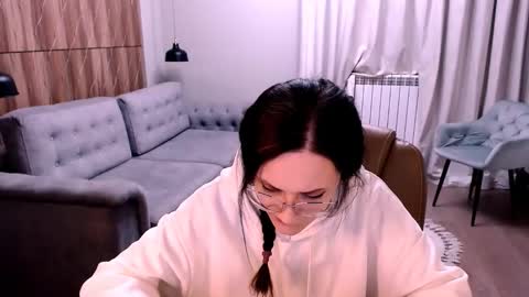 Snapshot of amazingeyes89 chatting on January 6, 12:53 pm Izza online show from January 6, 12:53 pm