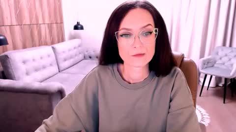 Snapshot of amazingeyes89 chatting on January 9, 1:36 pm Izza online show from January 9, 1:36 pm