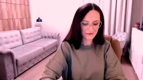 Snapshot of amazingeyes89 chatting on January 15, 2:10 pm Izza online show from January 15, 2:10 pm