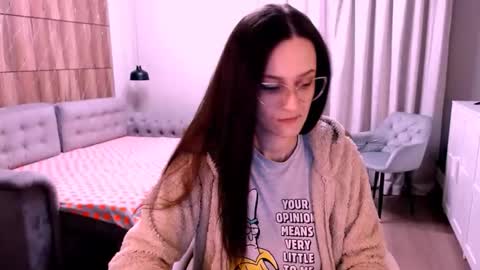 Snapshot of amazingeyes89 chatting on February 8, 8:18 am Izza online show from February 8, 8:18 am