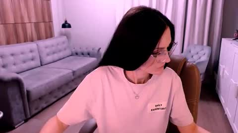 Snapshot of amazingeyes89 chatting on March 25, 3:18 pm Izza online show from March 25, 3:18 pm