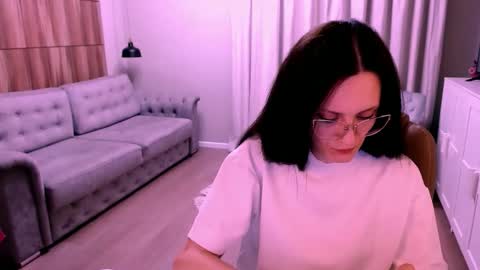 Snapshot of amazingeyes89 chatting on April 3, 6:28 pm Izza online show from April 3, 6:28 pm