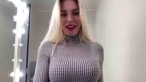 Snapshot of amazingkelly chatting on December 3, 7:43 am Kelly online show from December 3, 7:43 am