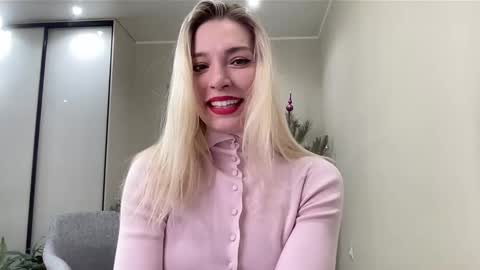 Snapshot of amazingkelly chatting on January 4, 9:54 am Kelly online show from January 4, 9:54 am