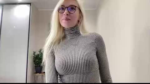 Kelly online show from June 21, 4:04 am