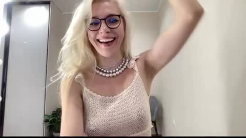 Kelly online show from August 1, 9:19 am