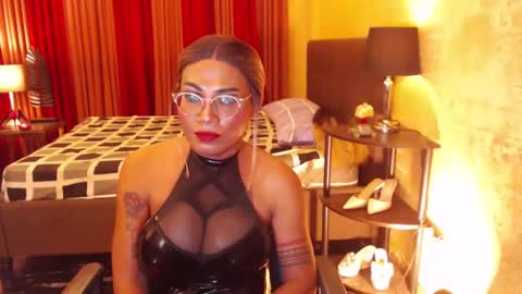 amazingtranskelly online show from February 3, 9:50 pm