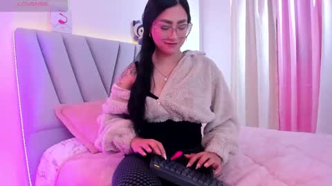 Snapshot of ambaar5 chatting on November 12, 3:01 pm Sara online show from November 12, 3:01 pm