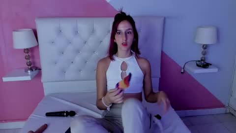 Snapshot of ambar_roux1 chatting on January 23, 8:24 pm ambar_roux1 online show from January 23, 8:24 pm