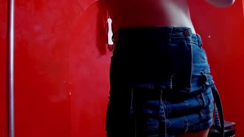 Snapshot of ambar_roux1 chatting on February 26, 7:27 pm ambar_roux1 online show from February 26, 7:27 pm