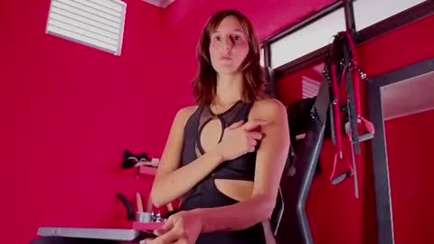 Snapshot of ambar_roux1 chatting on September 17, 1:35 pm ambar_roux1 online show from September 17, 1:35 pm