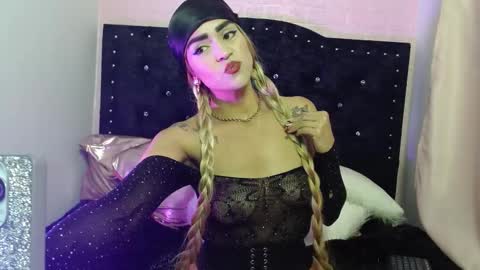 Snapshot of ambar_rouxee chatting on January 13, 9:42 pm ambar rouxee online show from January 13, 9:42 pm