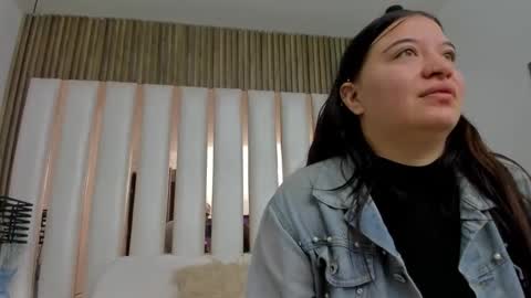 AmbarGills online show from January 13, 1:05 pm