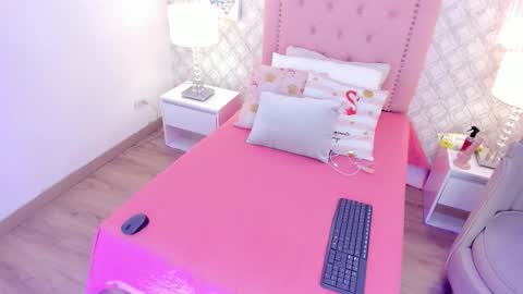 amber  ferrera online show from February 18, 7:43 pm