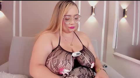 Snapshot of amber_bunnyx chatting on September 9, 4:45 am amber_bunnyx online show from September 9, 4:45 am
