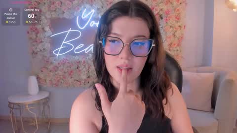 Amber  online show from March 8, 5:28 pm