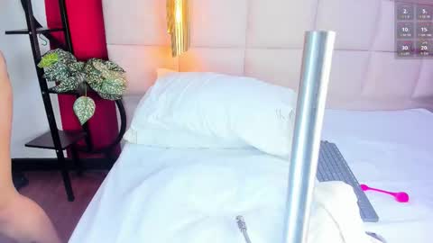 Snapshot of amberluy chatting on February 23, 7:33 pm Amber .. online show from February 23, 7:33 pm