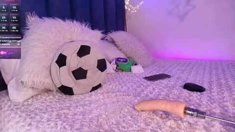 Snapshot of ambermoss_ chatting on December 13, 9:35 am Amber online show from December 13, 9:35 am