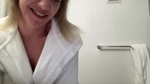 amberonyx online show from April 28, 12:09 am