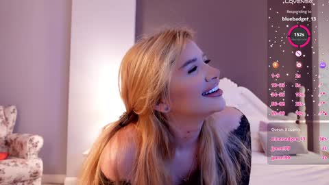 Snapshot of amberseyes chatting on December 10, 8:30 am Amberseyes online show from December 10, 8:30 am