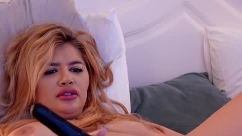 Snapshot of amberseyes chatting on December 11, 3:05 pm Amberseyes online show from December 11, 3:05 pm